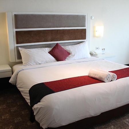 President Executive Club Hotel Чикаранг Екстериор снимка