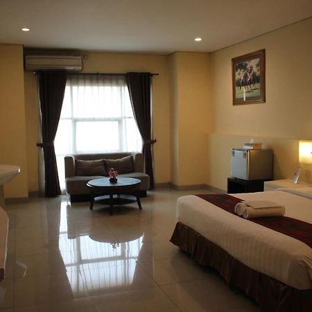 President Executive Club Hotel Чикаранг Екстериор снимка