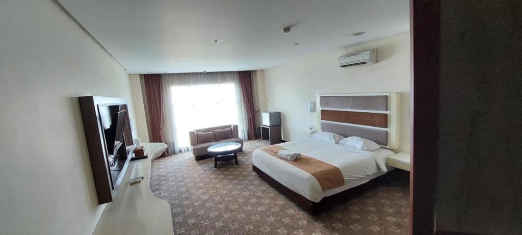 President Executive Club Hotel Чикаранг Екстериор снимка