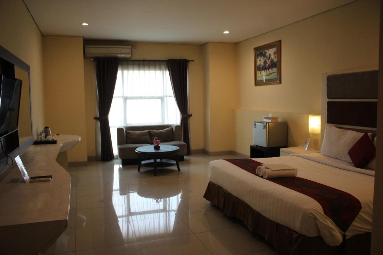 President Executive Club Hotel Чикаранг Екстериор снимка