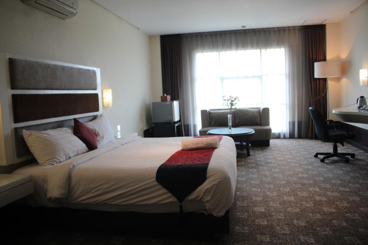 President Executive Club Hotel Чикаранг Екстериор снимка