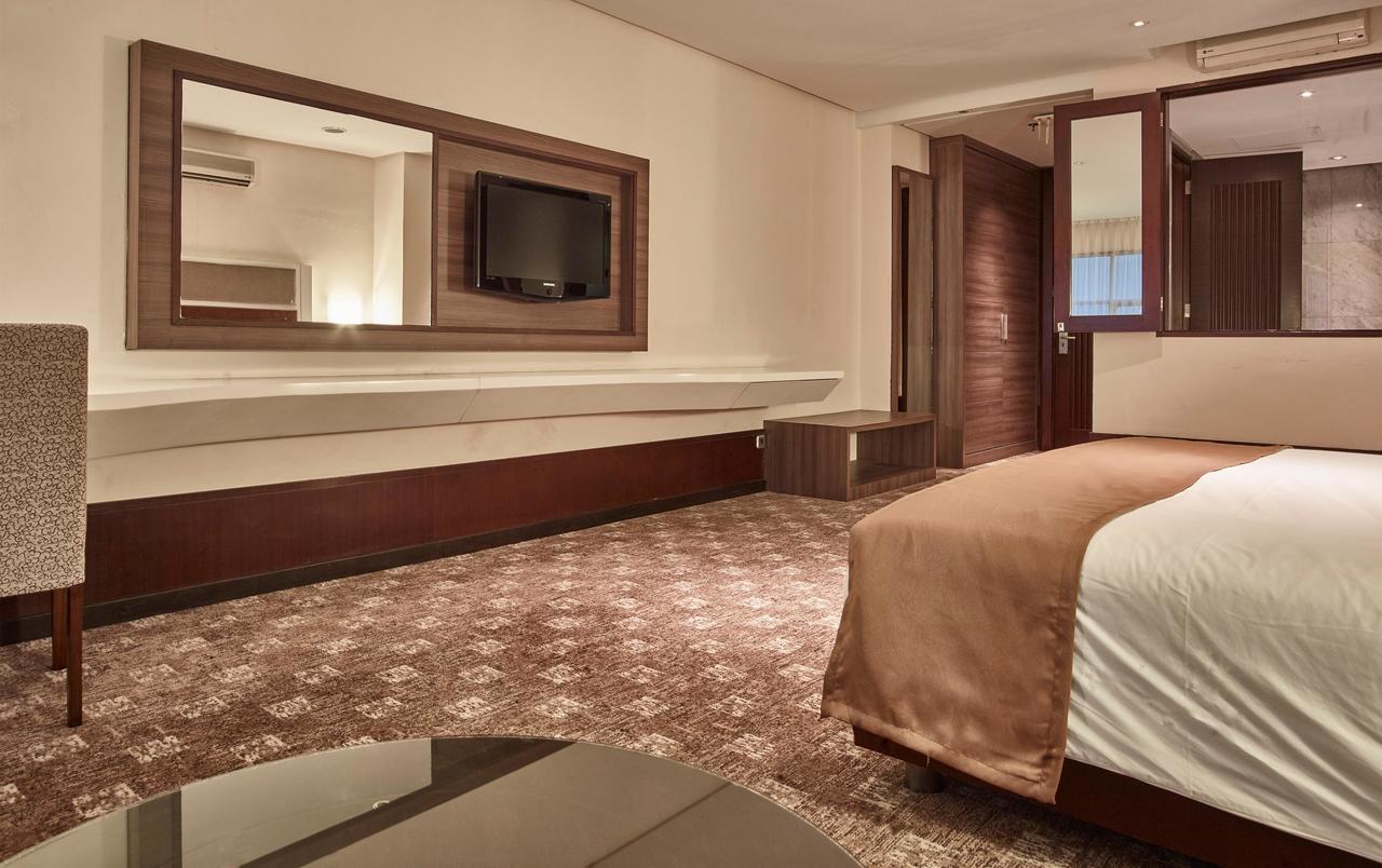 President Executive Club Hotel Чикаранг Екстериор снимка
