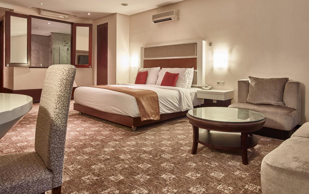 President Executive Club Hotel Чикаранг Екстериор снимка
