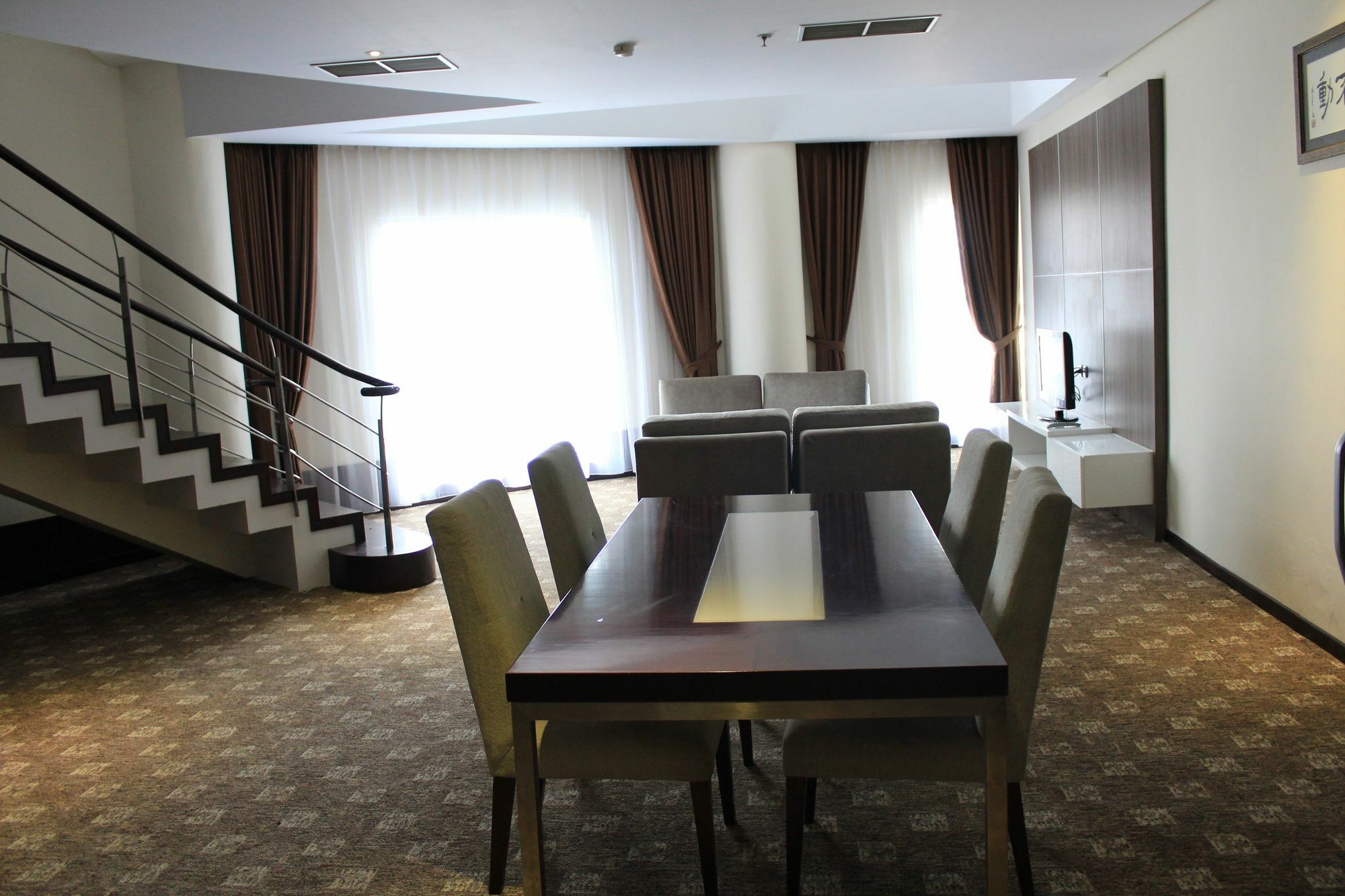 President Executive Club Hotel Чикаранг Екстериор снимка