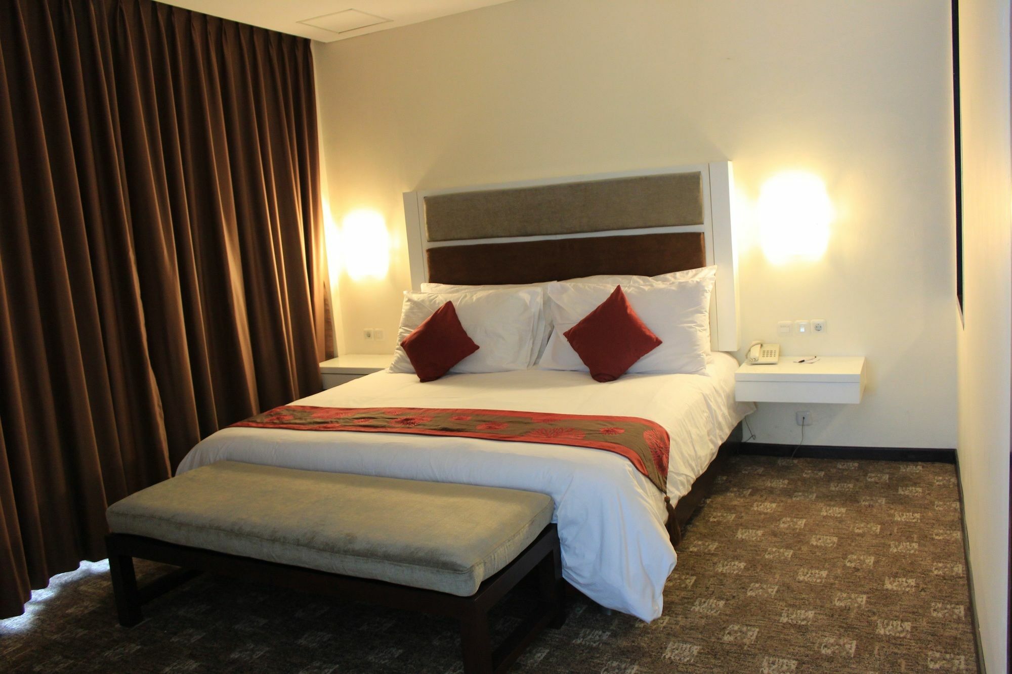 President Executive Club Hotel Чикаранг Екстериор снимка