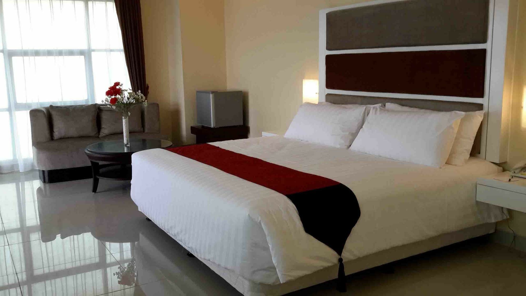 President Executive Club Hotel Чикаранг Екстериор снимка