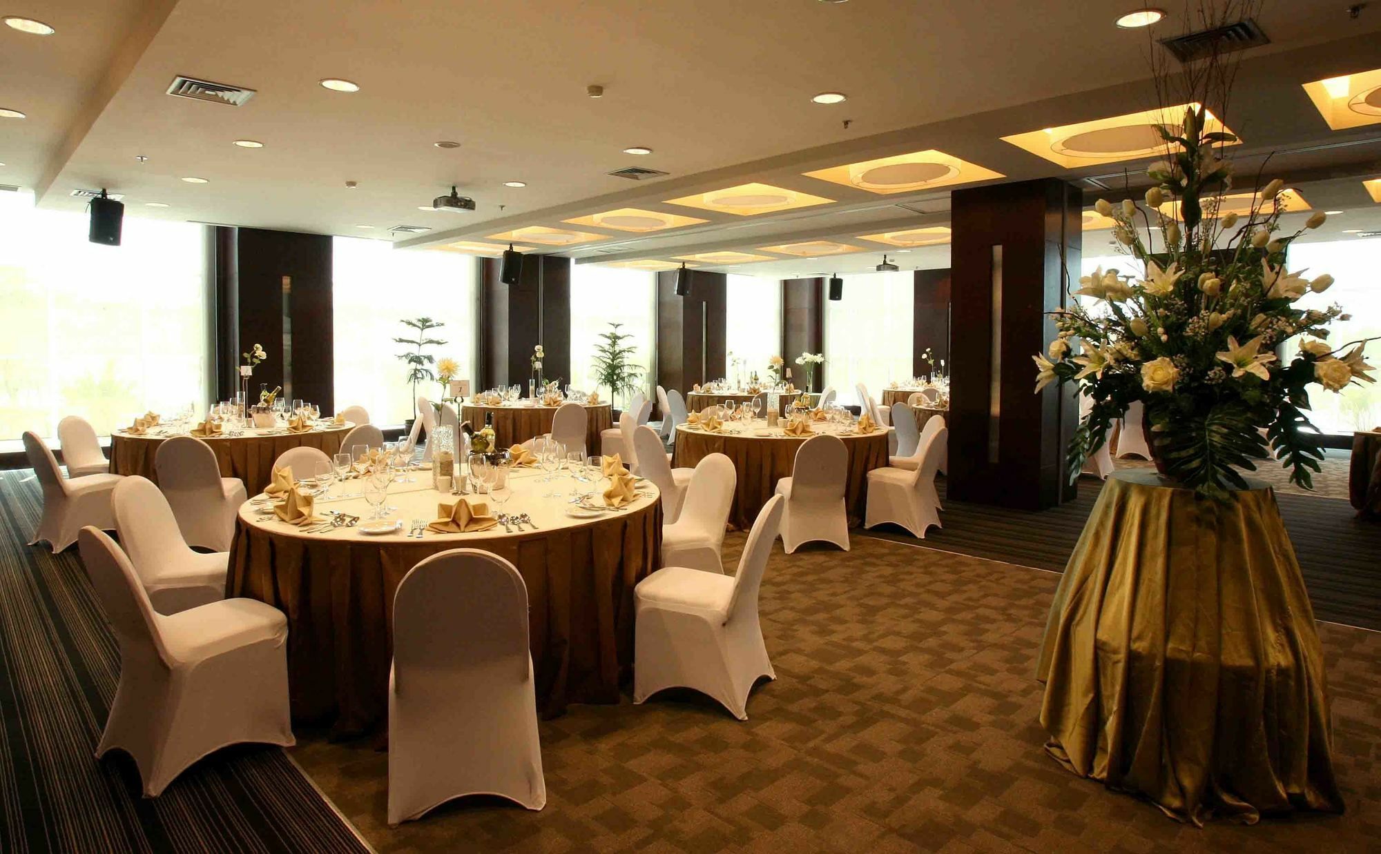 President Executive Club Hotel Чикаранг Екстериор снимка