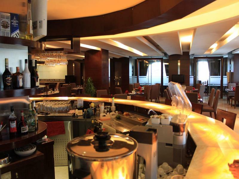 President Executive Club Hotel Чикаранг Екстериор снимка