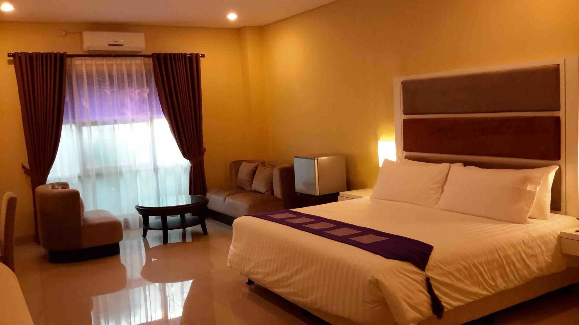 President Executive Club Hotel Чикаранг Екстериор снимка
